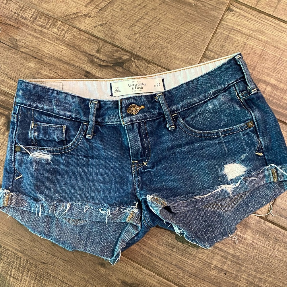 Abercrombie cut off shorts ☀️